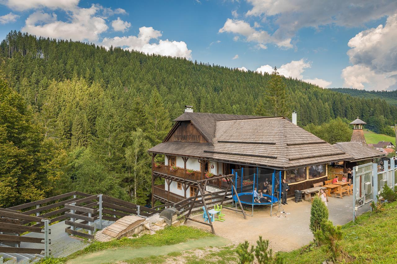Отель Valasske Chalupy Kycerka Вельке-Карловице Экстерьер фото